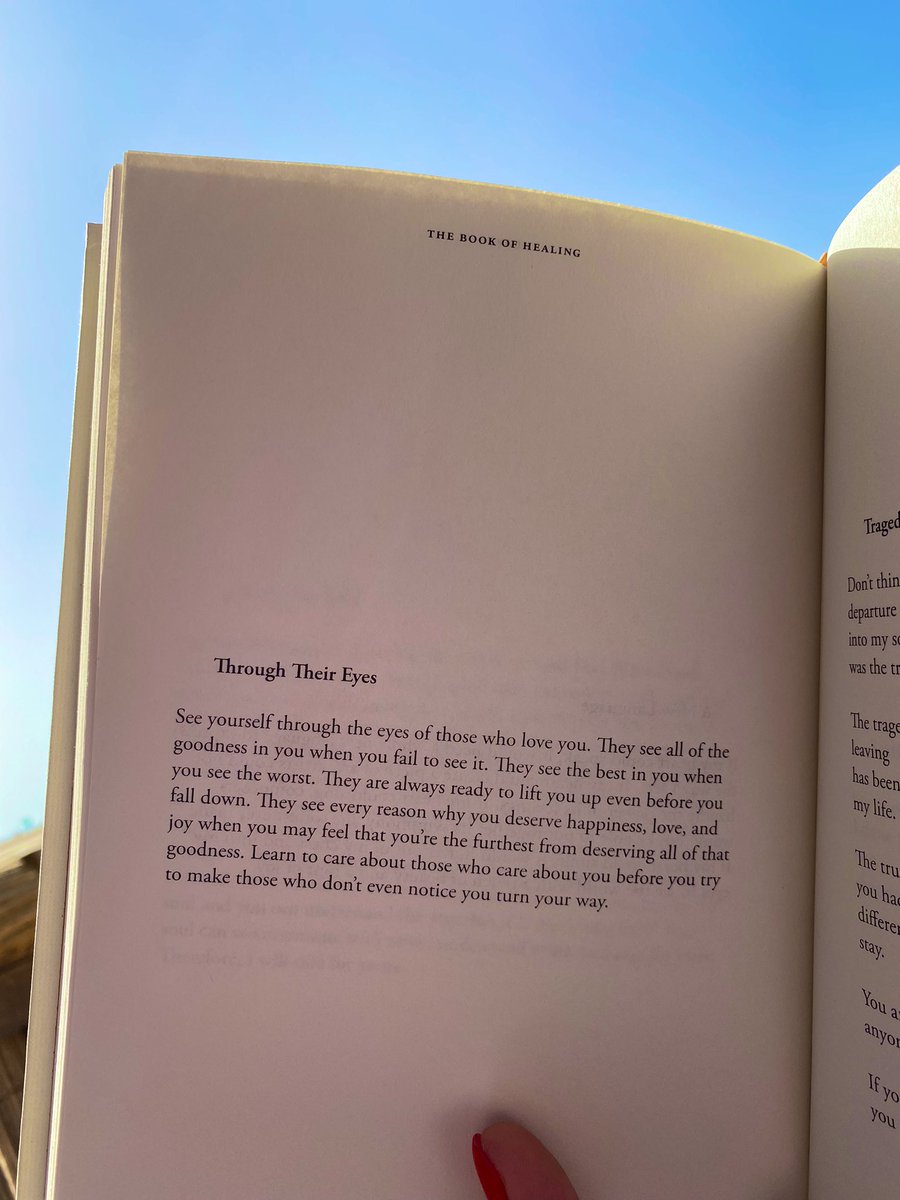 Leilaina1's tweet photo. current beach read. ❤️  @najwazebian https://t.co/lAZevRTFiu