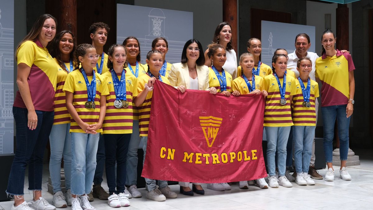 En las #CasasConsistoriales del @AyuntamientoLPA hemos recibid al equipo de natación artística del <a href="/cn_metropole/">CN Metropole</a> 

Muchas felicidades por los éxitos obtenidos en el Campeonato de España Alevín y Junior.

Son un orgullo para la ciudad. 

¡Campeonas! 👏👏👏