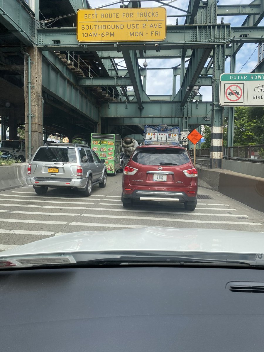 nv1978's tweet image. Hey @MTA @NYCTBus @nyc311 @NYCMayor why is UR Q60 driver acting up, honking and trying to cause an accident while in traffic. Let’s not talk about him skipping stops.This driving should not be serving the public since he’s clearly a hazard. Please help! #nyc #MTA #wrecklessdriver