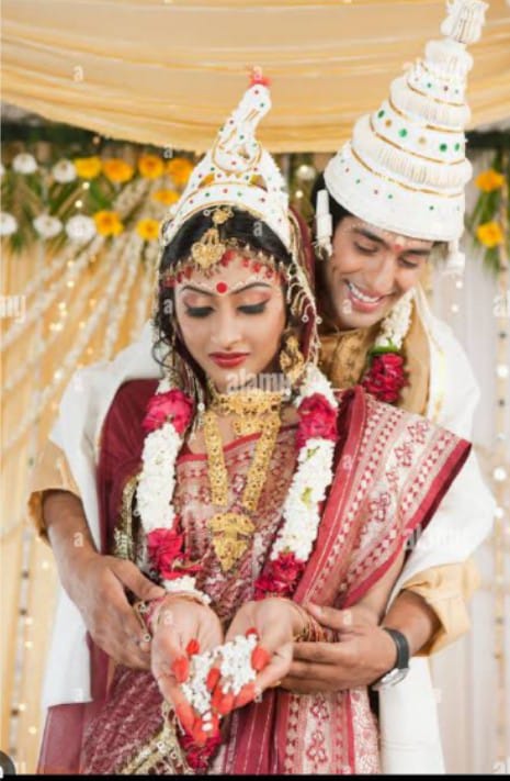 🎉 Dive into the Enchanting World of Bengali Weddings!  Experience the rich cultural heritage with vibrant rituals like Saat Paak & Mala Badal symbolizing eternal love. From Holud Kota to Bou Bhaat, each moment is a celebration of togetherness! #BengaliWedding #LoveAndTradition