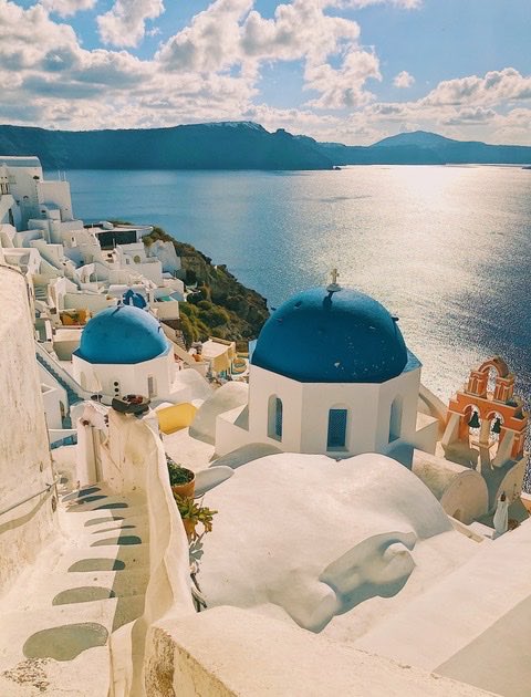 Of all the things I publish on my site by other contributors,⁦@PeterPharos⁩’ Santorini report is one of my favourites. Peter gives you an overview of recent trends and vintages as well as recommendations for 46 delicious wines. Free to read. Link in bio. Photo by @unsplash