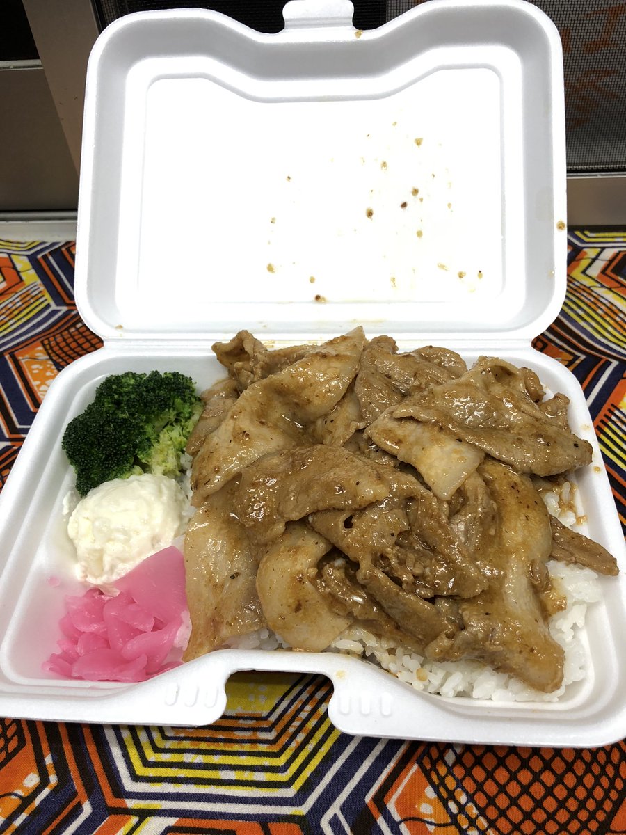 suzujyapan7's tweet photo. MEATWAVE肉波さん。
AOKI西船橋店さん前。
Twitter飯テロに負けた。
眠かったのにAOKI駐車場で即食べたらバッチリ目が覚めちゃいました🤩
半年振りの肉波さんめっちゃ美味かった🤤
夜ご飯基本抜いてるから、夜は中盛り
でも苦しかったです😂 夜は少食
#MEATWAVE
#肉波
#キッチンカー
#暴食戦線 https://t.co/MpbcRt5X2s