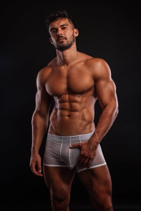 Need to empty these 🥜 https://t.co/QyIbRRBzWn<a href="/tag/abs"class="tags"><span>#abs</span></a><a href="/tag/muscle"class="tags"><span>#muscle</span></a>