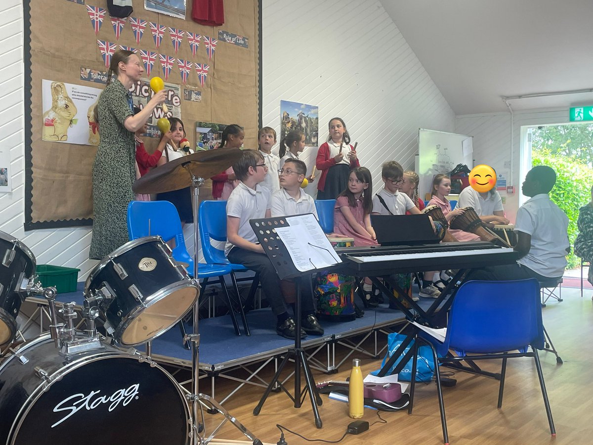 GrampianPrimary's tweet photo. Last week, Mrs. Parkin and her wonderful musicians performed a summer concert for their parents and caters, plus some of our Key Stage 2 classes. The audience enjoyed performances from percussion club, Y2 choir, KS2 choir, Pop Club and the Reimagine Rappers. https://t.co/XaJ3bhSG78