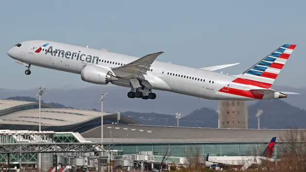 BlackDigitalMag's tweet photo. American Airlines raises the 2023 profit forecast after a strong second quarter. 

🔗: https://t.co/hho9DCxuu4

#AmericanAirline #BlackDigitalMagazine #BlackDigital #News https://t.co/UR2qTSqcpe