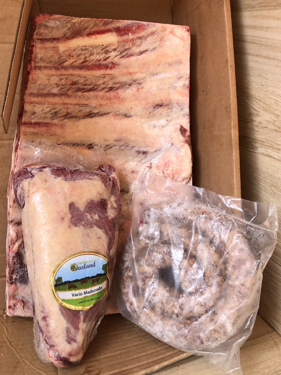 ATENCIÓN ‼️  SORTEAMOS UNA COSTILLA ANCHA, Vacío Madurado y Chorizo Misionero 🍖🥩💯💯 
Sábado 29 de Julio 📅 17 hs ⏰
Por el día de la Amistad 🤝🧡
•RT A este tuit.
• ETIQUETA A 5AMIG@S CON QUIENES COMERIAS TREMENDO ASADO 
•SEGUINOS 
☘☘🤝