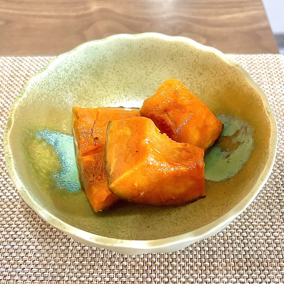 #自炊記録 
◆ネギ味噌焼きおにぎり
◆かぼちゃの煮付け
ネギとしそさえあれば、簡単にできちゃうお酒のお供おにぎり🍶ご飯余ってどーしよーって時に作る💪値引きカットかぼちゃで20円もしない煮付け！数回同じもの作れば大体手順覚えるので、自炊面倒と思わなくなってきたのは良い✨#おうちごはん