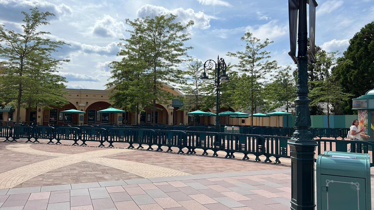 Cave0fWonders's tweet photo. ✨ 16h : le bureau des Disneyland Pass 🎫 🏰✨

#disneylandparis https://t.co/63tkRqAim7