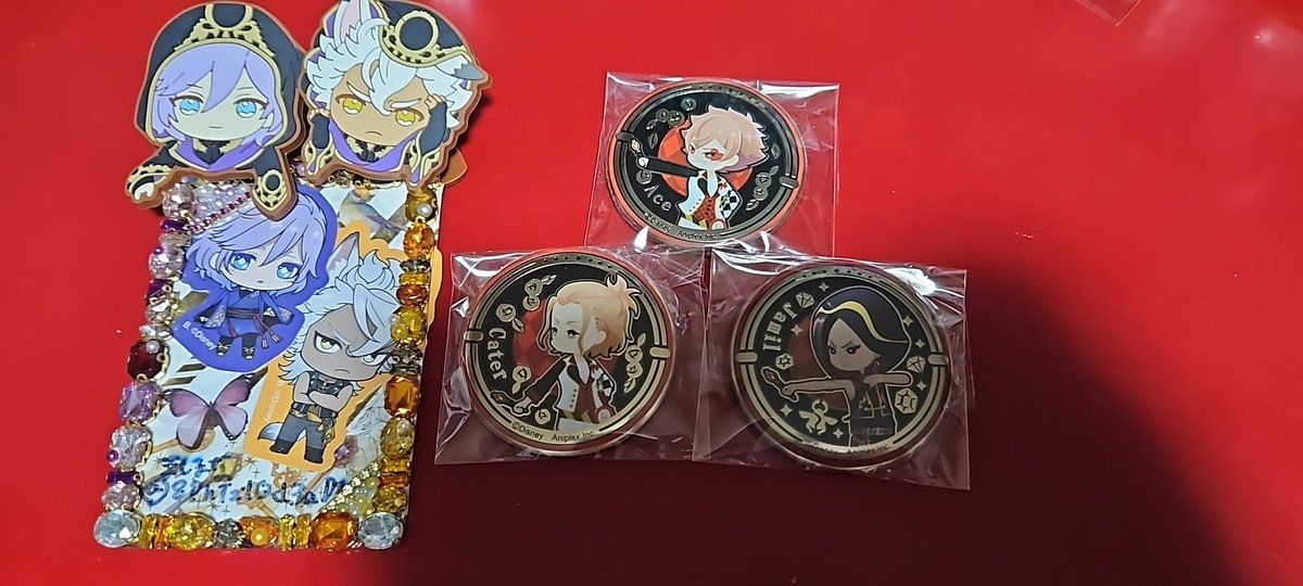 8PhTzslQd3aDHxM's tweet photo. 【譲渡】ツイステ　レリーフメタル缶バッジ　3周年

(譲)☆エース　ケイト　◇ジャミル

(求)定価+送料

☆は無印お迎え希望

初回固定ツイ必読です

よろしくお願いいたします https://t.co/DipQyS0x2M