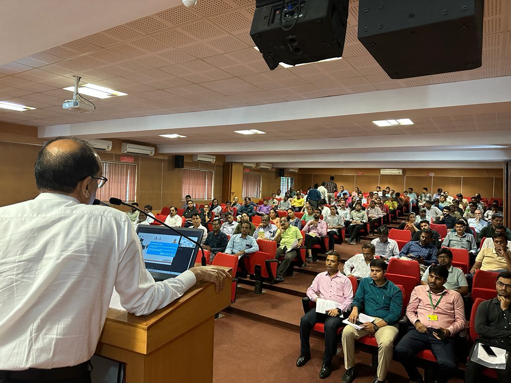 The apprenticeship is the platform which cater the needs of the industries in terms of the skilled workforce and provide opportunities to youth to get employable. For the same <a href="/NSDCINDIA/">NSDC India</a> had organized workshop with Electronic Cluster (GEZIA) at Gandhinagar. <a href="/MSDESkillIndia/">Skill India</a>