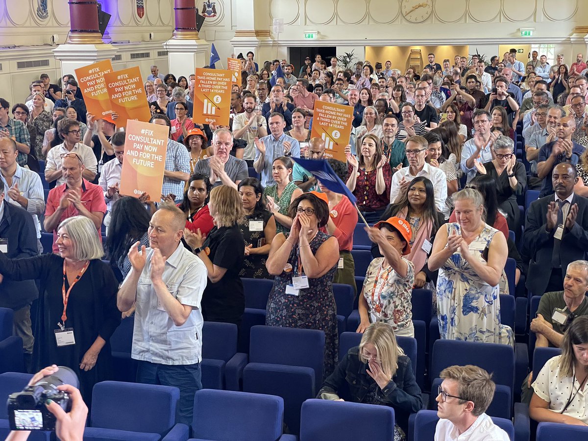 Consultants give @Vish_Sharm a standing ovation at the Fix Consultant Pay rally @BMAHouse in London today.