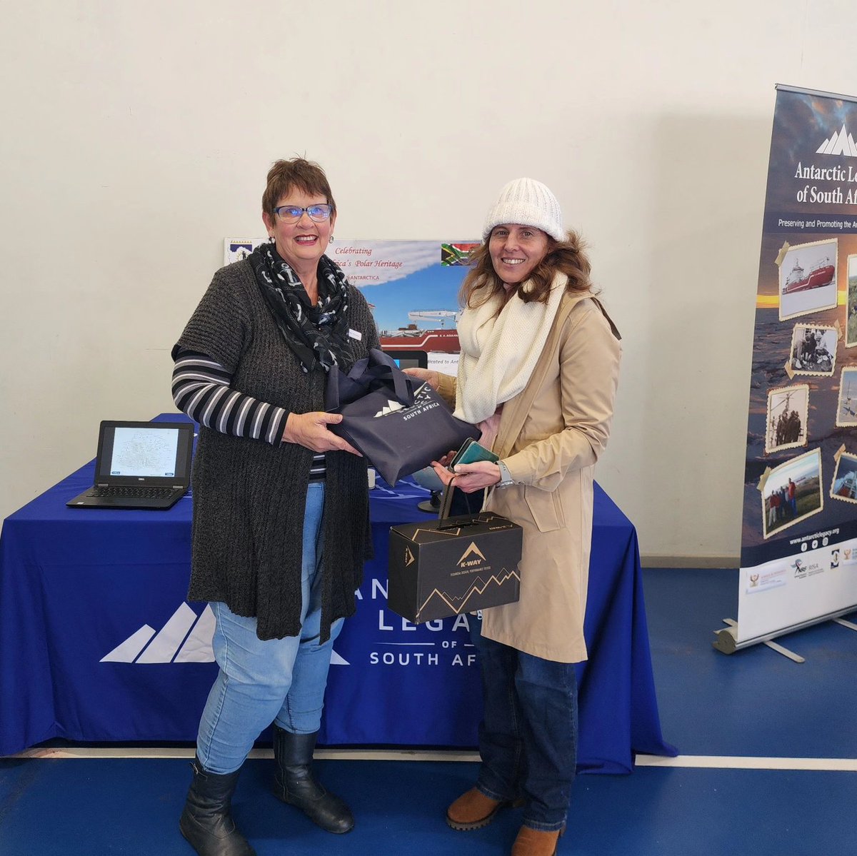 Antarcticlegacy's tweet photo. School visit
ALSA | SAPRI | NRF-SAEON
Thank you to Generations Imhoff for inviting us to come and take students on a _Journey to Antarctica_
.
.
#SANAP #AntarcticLegacy #SAPolarRI #SouthernOcean #SAAgulhas2 #SAAgulhasII #Antarctica #MarionIsland #SANAEIV #SAEON #DSI https://t.co/XqFM0Q80cv