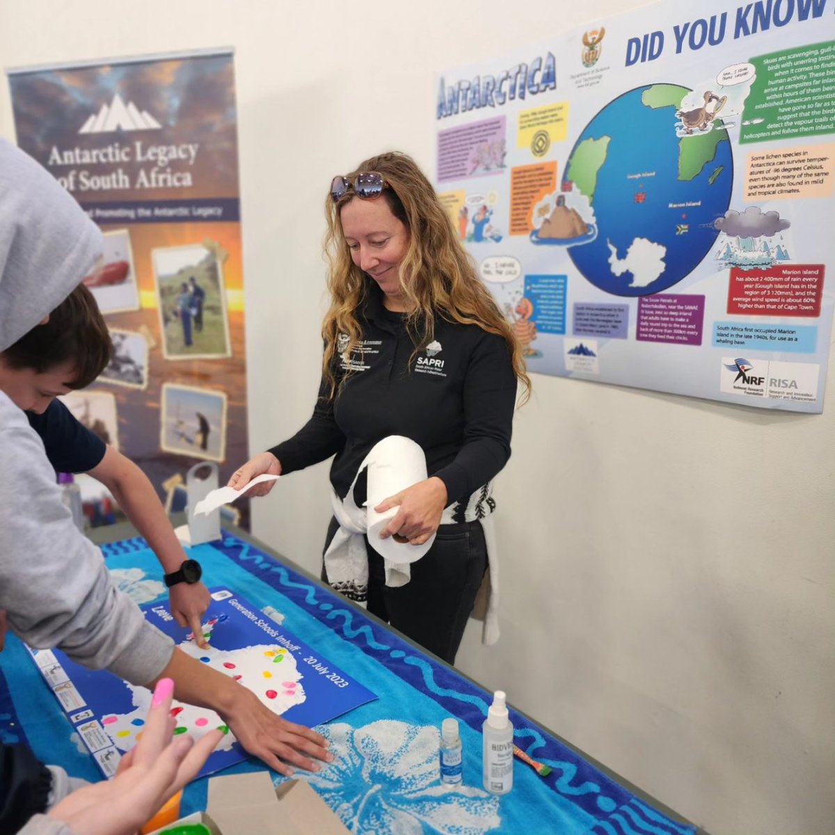 Antarcticlegacy's tweet photo. School visit
ALSA | SAPRI | NRF-SAEON
Thank you to Generations Imhoff for inviting us to come and take students on a _Journey to Antarctica_
.
.
#SANAP #AntarcticLegacy #SAPolarRI #SouthernOcean #SAAgulhas2 #SAAgulhasII #Antarctica #MarionIsland #SANAEIV #SAEON #DSI https://t.co/XqFM0Q80cv