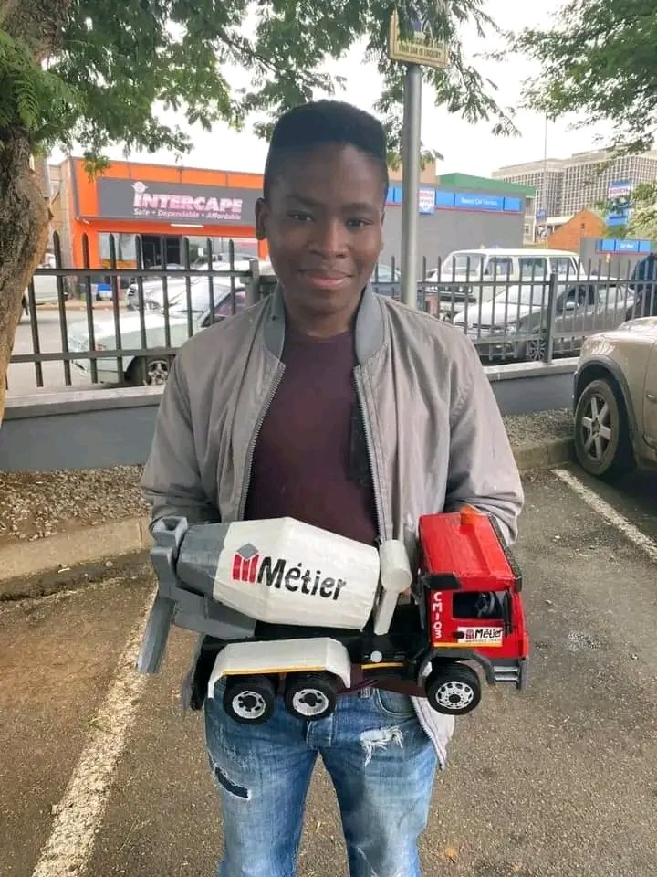 Please retweet 🙏🏾 help me to find this young boy from KZN ...I want to work with him the bigger project😢🧡