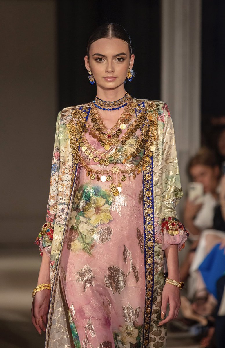 LaraDizeyee's tweet photo. Paris Collection by Lara Dizeyee, ⅃D Design 

~Believe in the power of your imagination~ 

#Kurdistan #paris #pfw #hautecouture #catwalk #runway #designer #dizeyee https://t.co/4KvcpAfxyQ