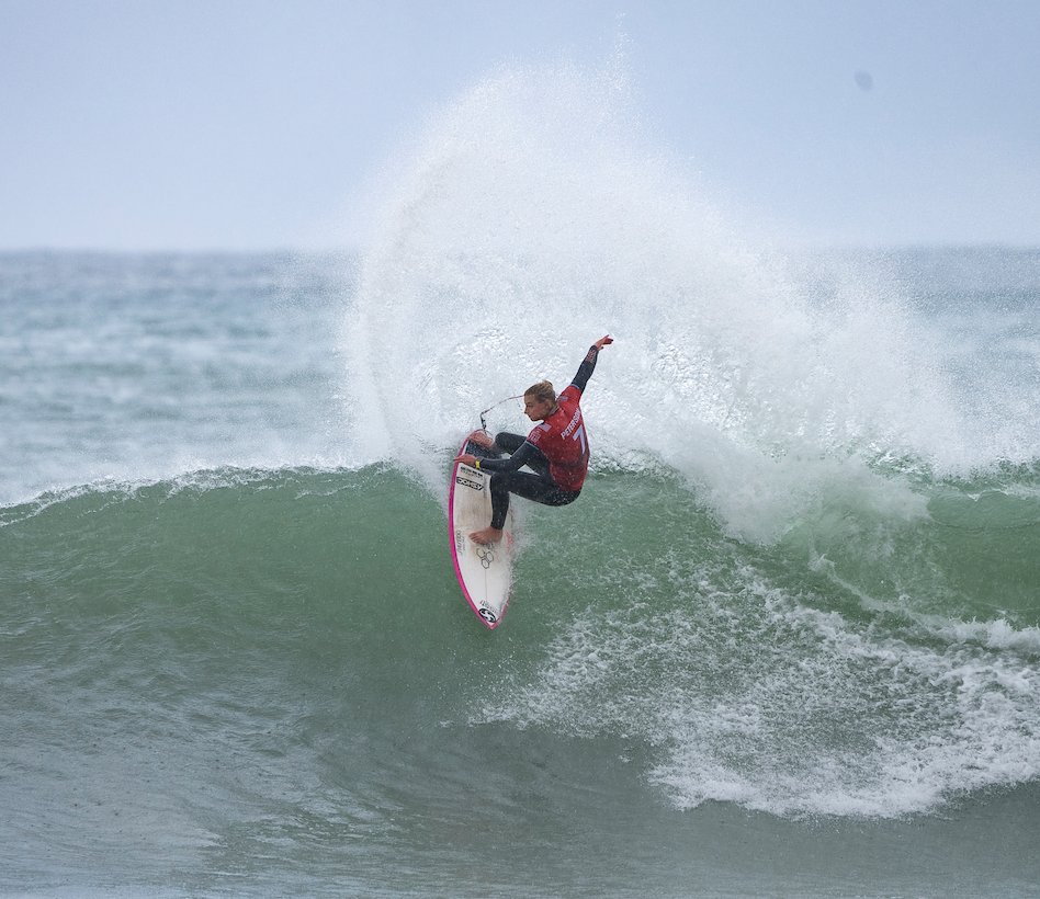 Congrats to <a href="/LakeyPeterson/">Lakey Peterson</a> who won the Corona Open J-Bay. Here's the report and <a href="/wsl/">World Surf League</a> world tour updates tinyurl.com/7nkbbmwv