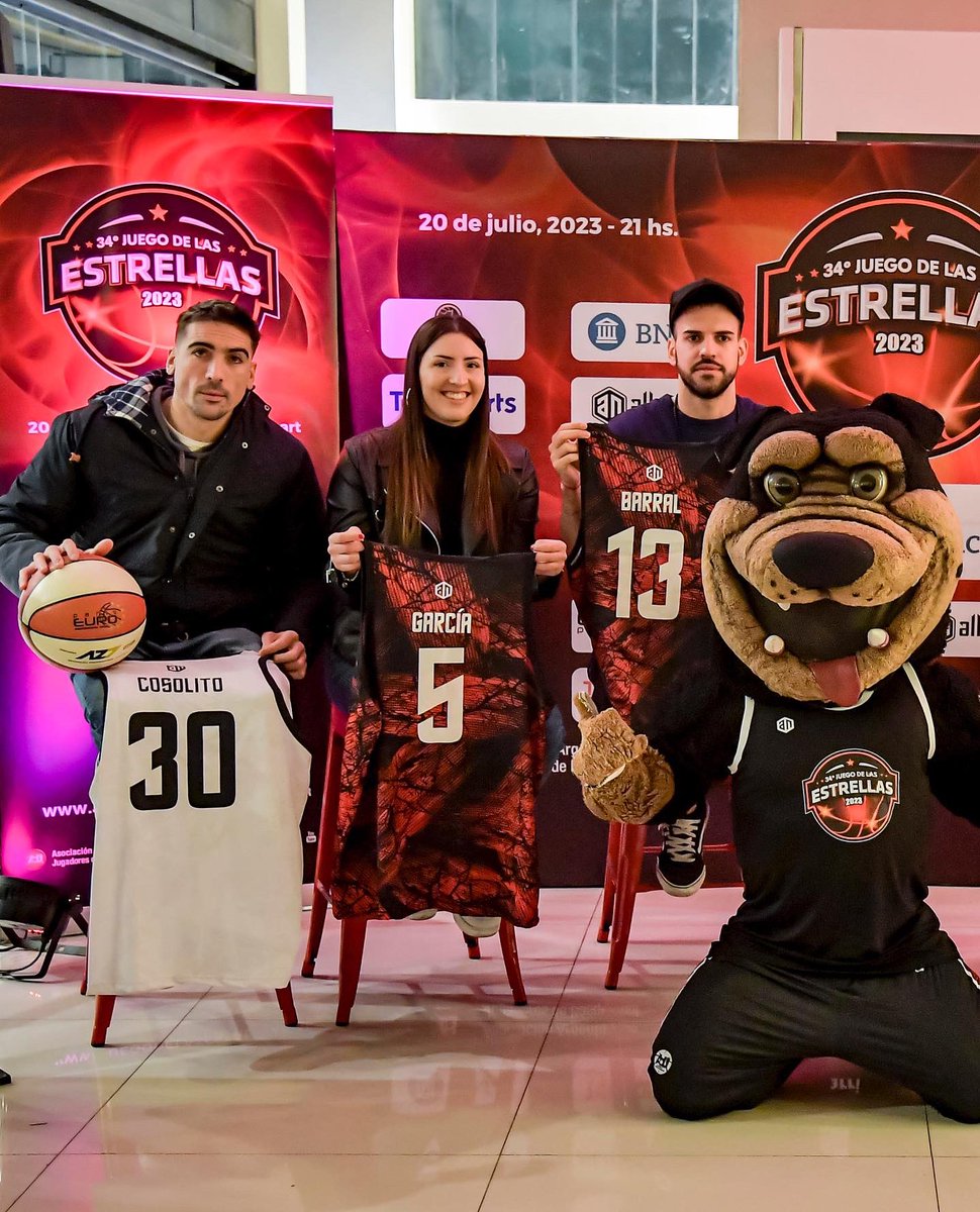 JdelasEstrellas's tweet image. 👕🏀💫 @AllNetSports1 la indumentaria oficial de las Estrellas ⭐️

⛹🏻‍♀️⛹🏻Presentamos las camisetas de los jugadores y jugadoras, que lucirán por cuarta vez, la indumentaria de #AllNet en la 3️⃣4️⃣ edición del #JdelasEstrellas 💫

¿Cuál es tu favorita?, ¿🔴 o ⚪️?.