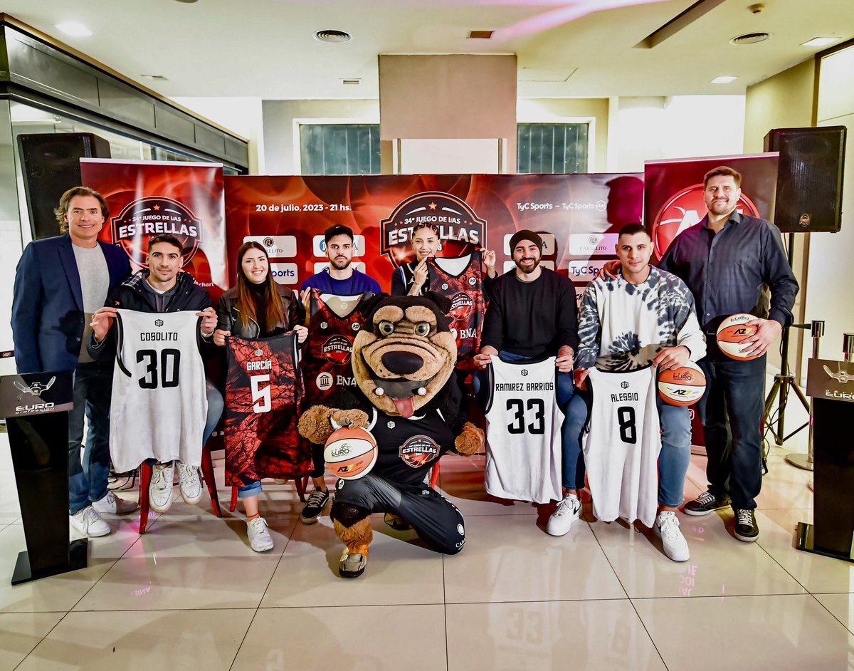 JdelasEstrellas's tweet image. 👕🏀💫 @AllNetSports1 la indumentaria oficial de las Estrellas ⭐️

⛹🏻‍♀️⛹🏻Presentamos las camisetas de los jugadores y jugadoras, que lucirán por cuarta vez, la indumentaria de #AllNet en la 3️⃣4️⃣ edición del #JdelasEstrellas 💫

¿Cuál es tu favorita?, ¿🔴 o ⚪️?.