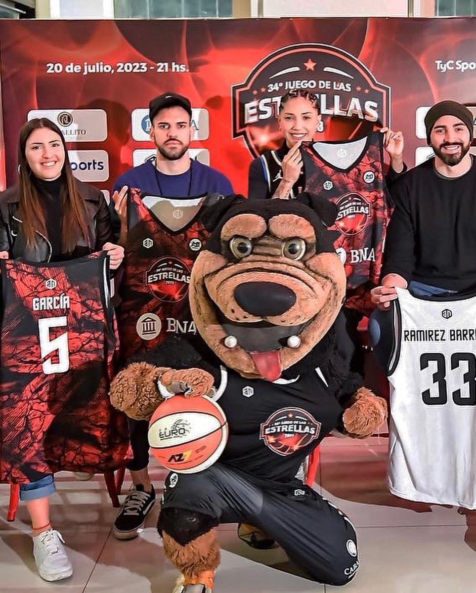 JdelasEstrellas's tweet image. 👕🏀💫 @AllNetSports1 la indumentaria oficial de las Estrellas ⭐️

⛹🏻‍♀️⛹🏻Presentamos las camisetas de los jugadores y jugadoras, que lucirán por cuarta vez, la indumentaria de #AllNet en la 3️⃣4️⃣ edición del #JdelasEstrellas 💫

¿Cuál es tu favorita?, ¿🔴 o ⚪️?.