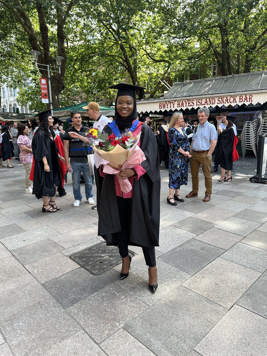 Umm A• tweet media