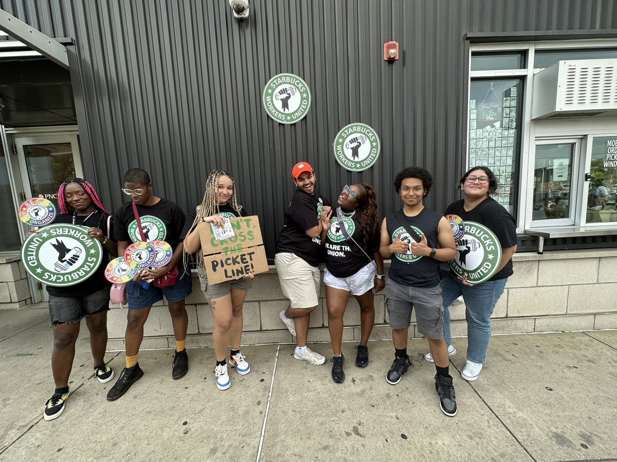 sbwupocket's tweet photo. POCKET showing up in Pittsburgh! #tobeapartner
#starbus https://t.co/X4PxuOZidP