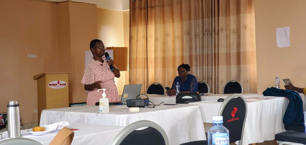 NAFOPHANU's tweet photo. #TBT: Our ED, Ms. Stella Kentutsi making a presentation on the National People Living with #HIV #StigmaIndexReport during The Framework for Dialogue National Meeting that took place at Eureka Palace Hotel.
#LetsEndHIVStigma
#SpreadLoveNotHate https://t.co/ClBQZ6rS0R
