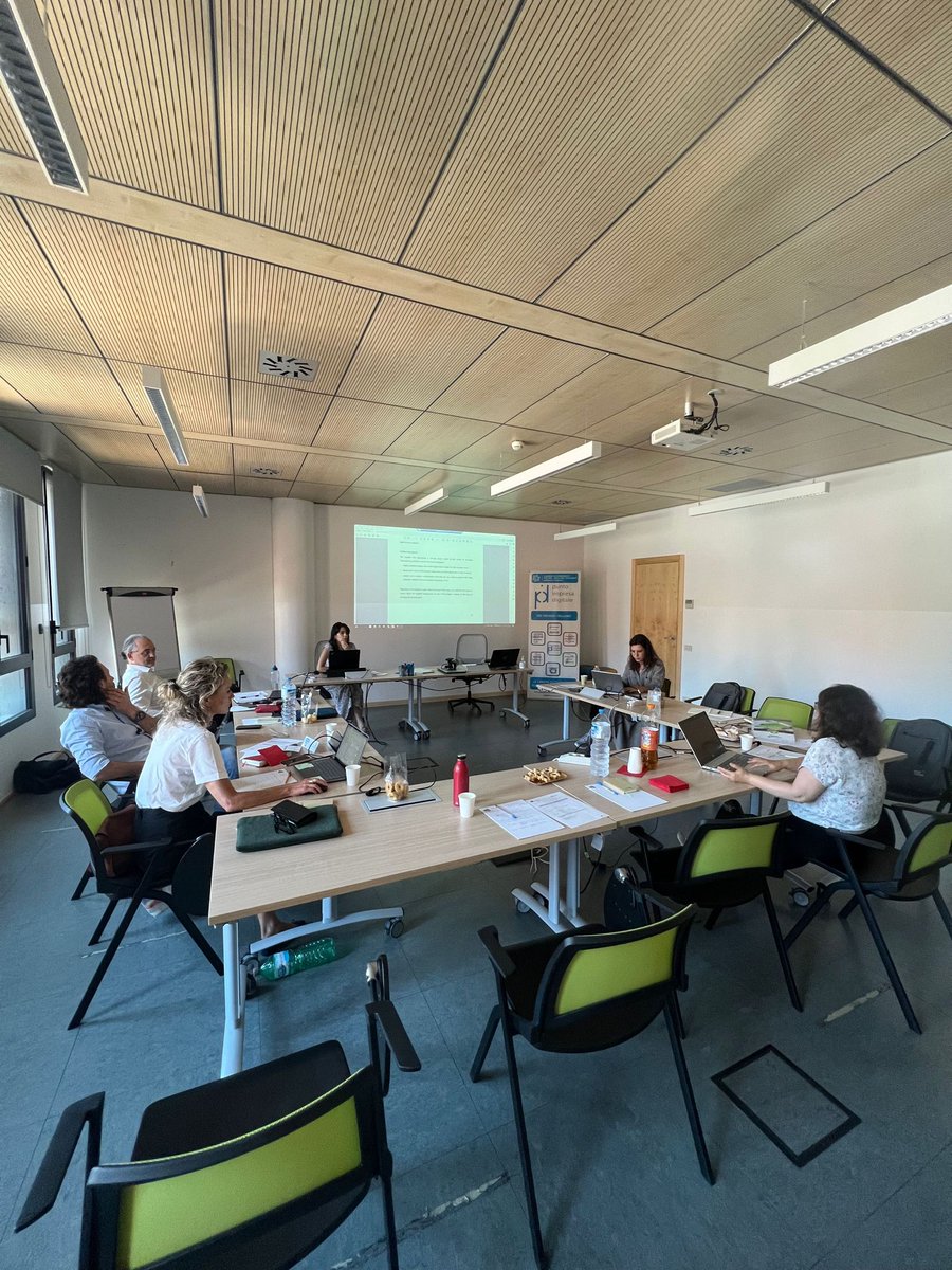 t2iscarl's tweet photo. https://t.co/PBLrUJ3oju #erasmusplus project meeting in Treviso, while presenting the SMEs' digital maturity tool #smallcom EDITValue GlobalNet AEPPortugal https://t.co/3q5t74x3q7
