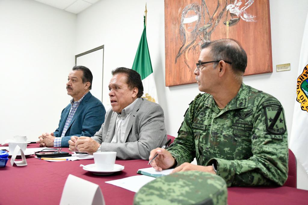 SegobCoahuila's tweet photo. Inicia el día en la Mesa de #Seguridad, en la que autoridades estatales, federales, Ejército Mexicano y Guardia Nacional, dan revisión a las acciones en esta materia y acordaron fortalecer las estrategias para que #Coahuila siga siendo uno de los estados más seguros del país. https://t.co/TWD5CFPmHj