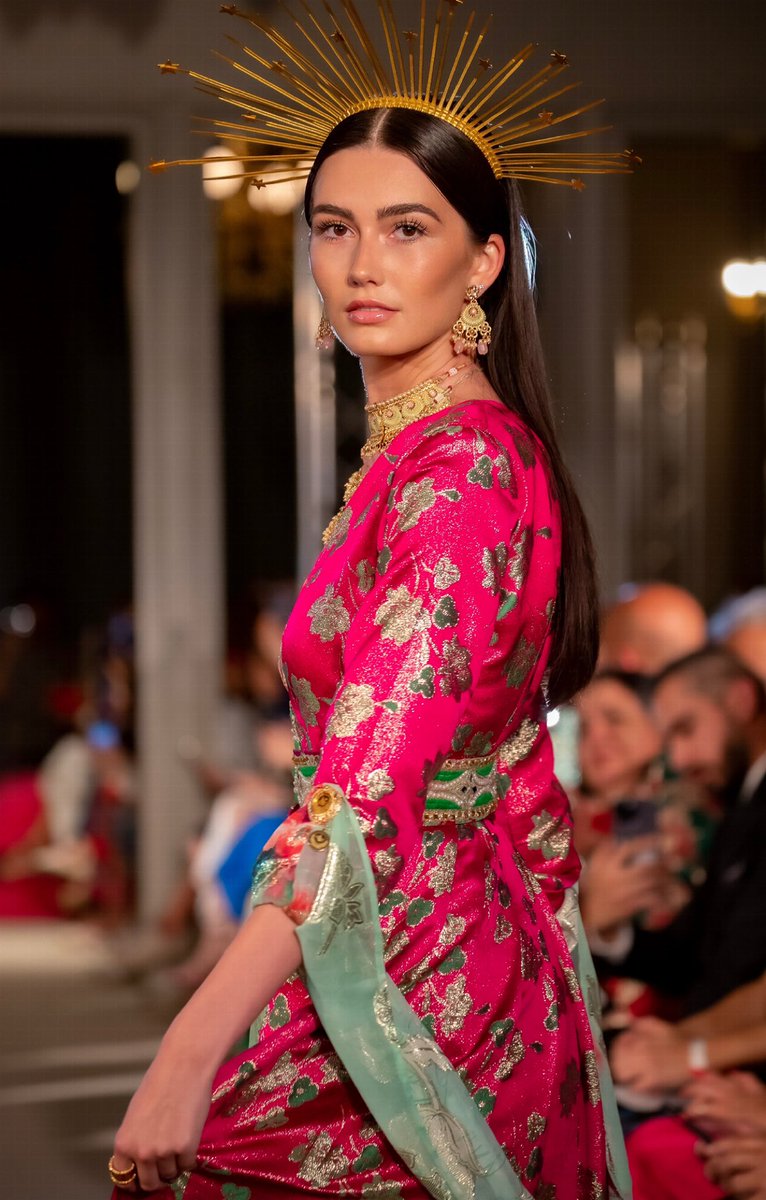 LaraDizeyee's tweet photo. Paris Collection by Lara Dizeyee, ⅃D Design.

#kurdistan #paris #pfw #hautecouture #catwalk #runway #designer #dizeyee https://t.co/KxzkogWyGz