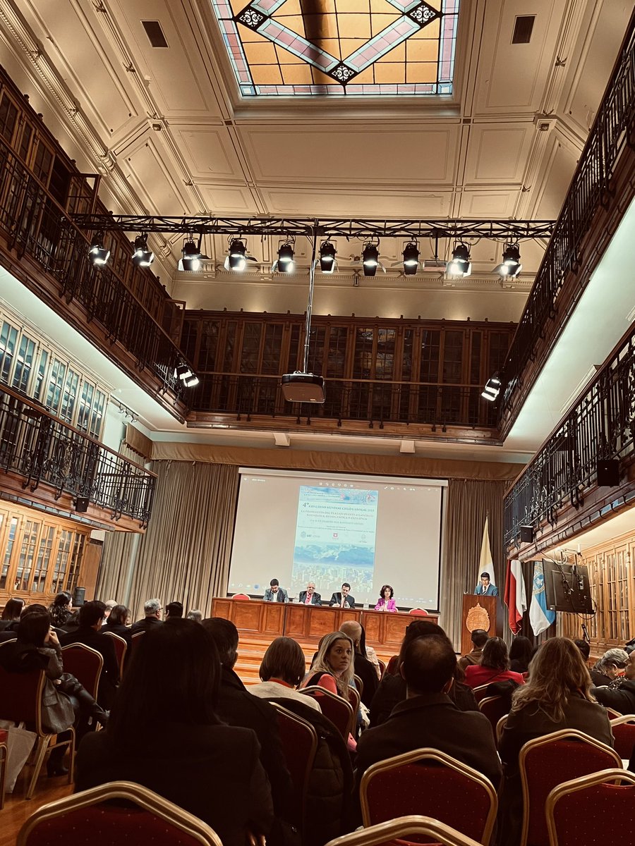 luciaraguez's tweet photo. ¡Comenzamos el Congreso de Cielo Laboral en Santiago de Chile! 
Un placer estar en la Univ. Católica y reencontrarme con compañeros/as ✨ @DtssUma @ADAPT_bulletin @CIELOlaboral https://t.co/641ftnnv2L
