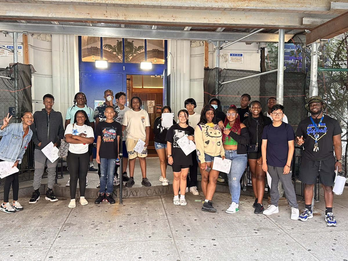 wandashefLAW's tweet photo. Students from our Summer Bridge Esquire program. Having a scavenger hunt and getting a tour of our community with Ms. Smalls, Mr. Blake and Ms. Nash. @ShomariAkil @JJschoolforLAW @BKNHSSuptRoss @YuetChu_NYCDOE @BrooklynNorthHS https://t.co/Fc08onrvv3