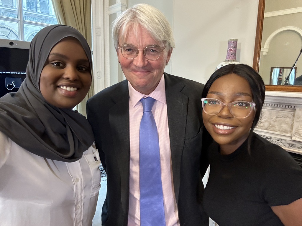 GPforEducation's tweet image. Have a look behind the scenes with GPE and @EduCannotWait youth leaders in an exclusive interview with Minister @AndrewmitchMP. 

🔜 Follow @FCDOEducation for a special video on girls’ education and the importance of aid to education.  

#FundEducation | @FCDOGovUK