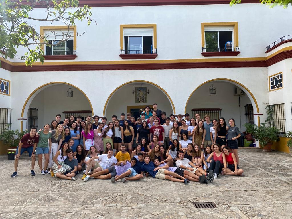 sscc_iberica's tweet photo. 🔴Termina la convivencia #ULM🌏 y nuestros jóvenes nos cuentan que la experiencia ha sido de 10 😍y que se sienten más cerca de Dios tras estos días en Jerez.
Nuestros monitores tampoco parece que lo hayan pasado nada mal 😜
#veranosscc❤❤ https://t.co/JmwPlX1M2C