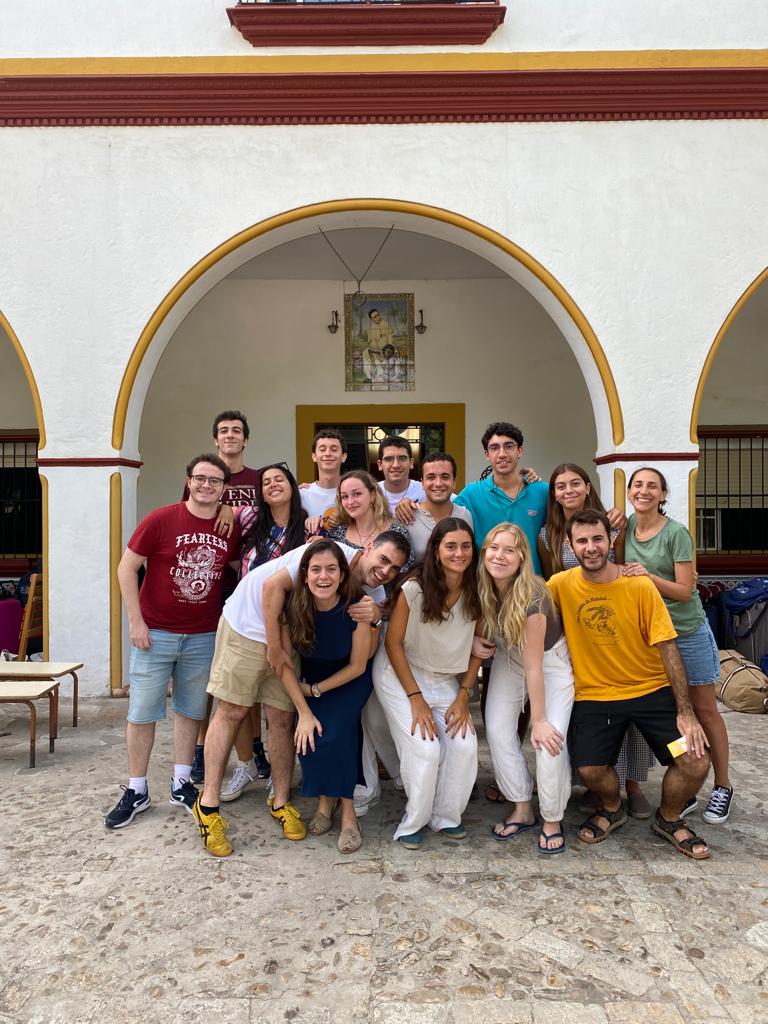 sscc_iberica's tweet photo. 🔴Termina la convivencia #ULM🌏 y nuestros jóvenes nos cuentan que la experiencia ha sido de 10 😍y que se sienten más cerca de Dios tras estos días en Jerez.
Nuestros monitores tampoco parece que lo hayan pasado nada mal 😜
#veranosscc❤❤ https://t.co/JmwPlX1M2C