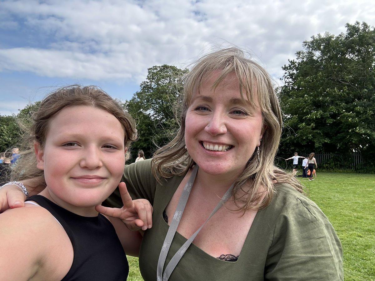 NicoleMoscrop's tweet photo. We are so sad to say goodbye! Good luck to all year 6 in high school and thank you to all the staff @DeePointPrimary past and present, we will miss you all 💙😭 https://t.co/1KYamTOikd