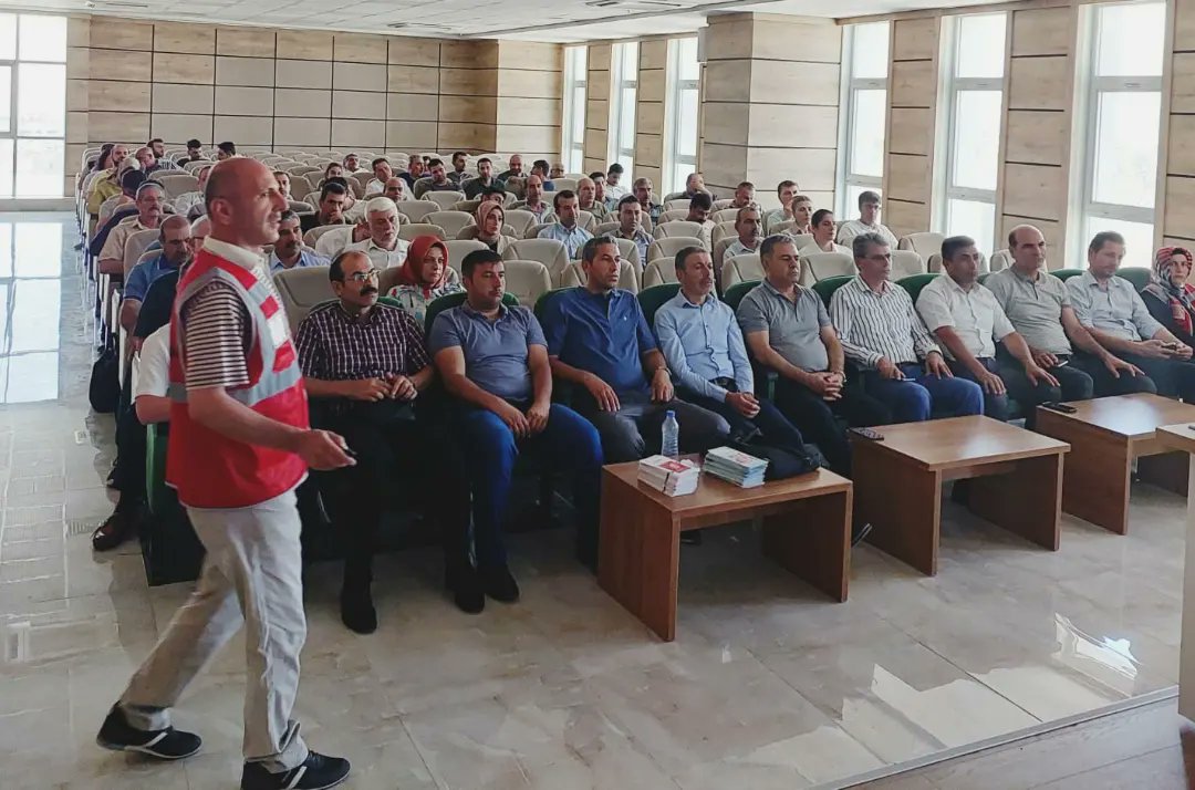 sanliurfammem63's tweet photo. 📢Yaptığın İş Ne Olursa Olsun, Önceliğin Güvenlik Olsun! 

⛑️ İSBG birimi tarafından Çalışanların Temel İş Sağlığı ve Güvenliği Eğitimi Kursu İl Millî Eğitim Müdürümüz Fevzi Kurt ve  Müdürlüğümüz bünyesinde çalışan tüm personelin katılımıyla tamamlanmıştır.

@tcmeb 
@UrfaValiligi https://t.co/ae89MzPb6L