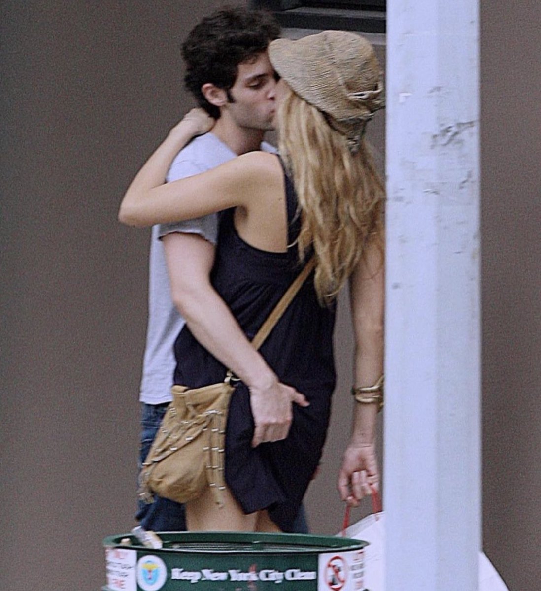 RT @notgwendalupe: Penn Badgley and Blake Lively, 2010 https://t.co/hmwLtX12kI