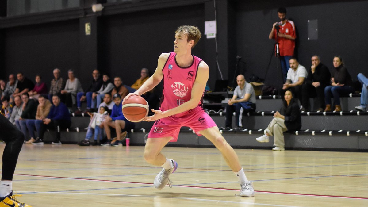 CBZentro's tweet photo. Lucas Schiebelhut es un currante nato 💪

Momentos del año en Liga EBA @CBZentro

🔋 Powered by: @SportChlorella | @cesurformacion | @BasketCanteraTV | @basketouch

#GoGarnet 

Del archivo de @GabiWazowski 📸 https://t.co/Mqd2Jefsjf
