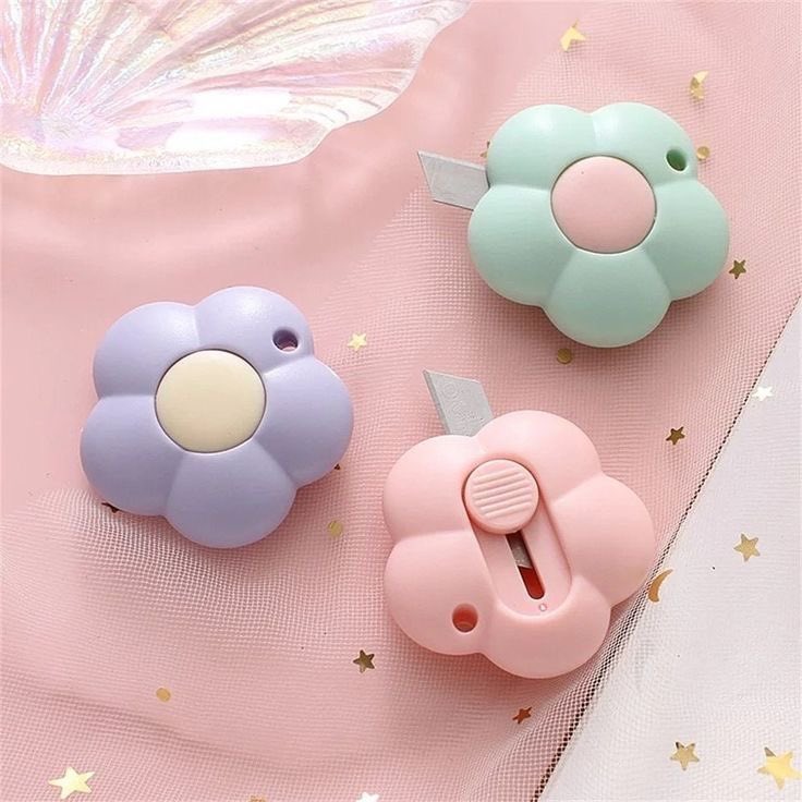 SoftnessDaily's tweet photo. flower paper cutters 🎀 https://t.co/IAjVL78bvD