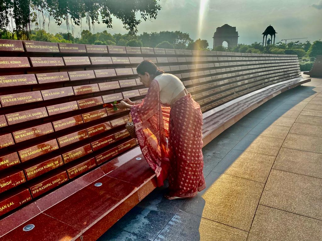 salute2soldier's tweet photo. Seasons have passed  since 1997, but a mother never misses a ritual on 20th July every year. Concealing her deep anguish on losing her brave son, Mrs Aneeta Datt paid floral homage to Lt Puneet Nath Datt, #Ashok Chakra on his #Balidaan Diwas &amp; recalled her nostalgic moments. https://t.co/ZURJ8i9sLI