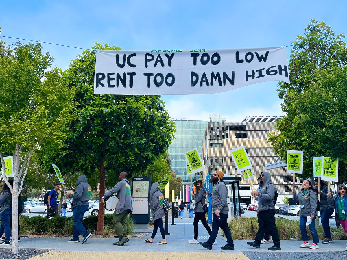 afscme3299's tweet photo. 🚨BREAKING 🚨 Hundreds of UC Workers taking action at @UCSFHospitals as real wages have declined &amp; staff vacancies skyrocketed &amp; instead of taking action to address these related problems, UC has instead chosen to award raises to top level senior managers!  #255 https://t.co/uH8Xcq97mM