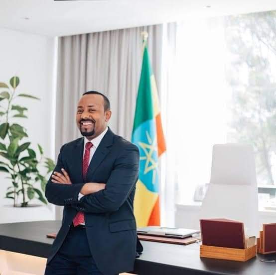 የጠቅላይ ሚኒስትር ዐቢይ አሕመድ
 (ዶ/ር)መልዕክት‼️ 

"ዛሬ ከፕሬዝዳንት ዘሌንስኪ ጋር በሁለትዮሽ እና በዓለም አቀፍ የጋራ ጉዳዮች፣ እንዲሁም በዩክሬንና በሩሲያ መካከል ሰላም ለማምጣት በሚቻልበት መንገድ ላይ በስልክ ተወያይተናል"