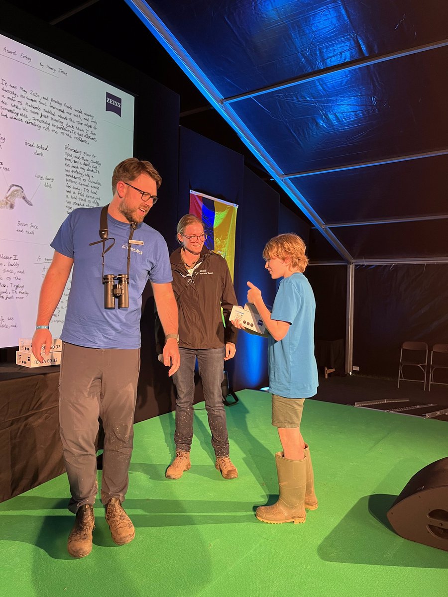 During the ID Masterclass workshop at @GlobalBirdfair, ZEISS Ambassadors @StephenMenzie, @Markthebirder and James Lidster gave tips on bird identification through binoculars, spotting scopes and sound and encouraged the youngsters to keep up with their fantastic efforts 💙 (1/3)