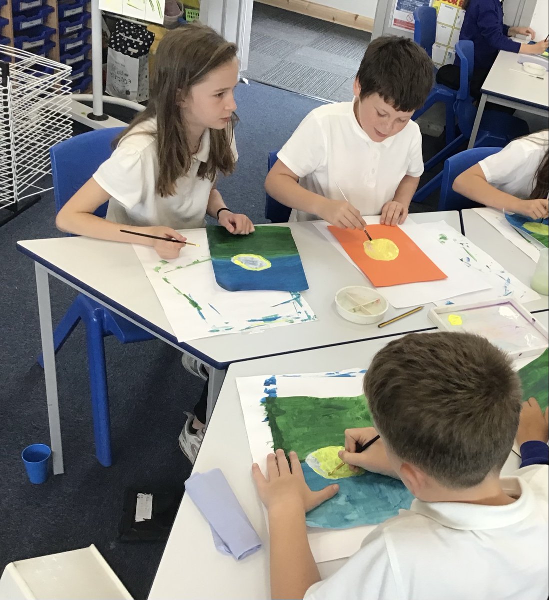 DeltaPheasantB's tweet photo. Creating texture and tone with acrylic paints in our Year 5 Wolves class today. Winning end to the year.  #pbaart https://t.co/ig0ejcB4Wj