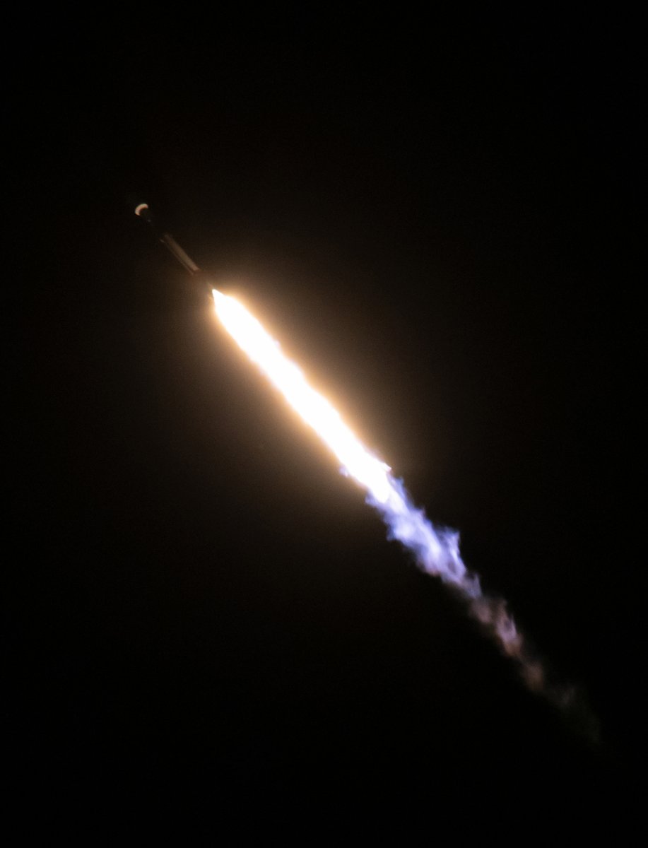 SpaceX's tweet photo. More photos from last night's Falcon 9 launch of 15 @Starlink satellites to orbit https://t.co/qBIOcGtn9n