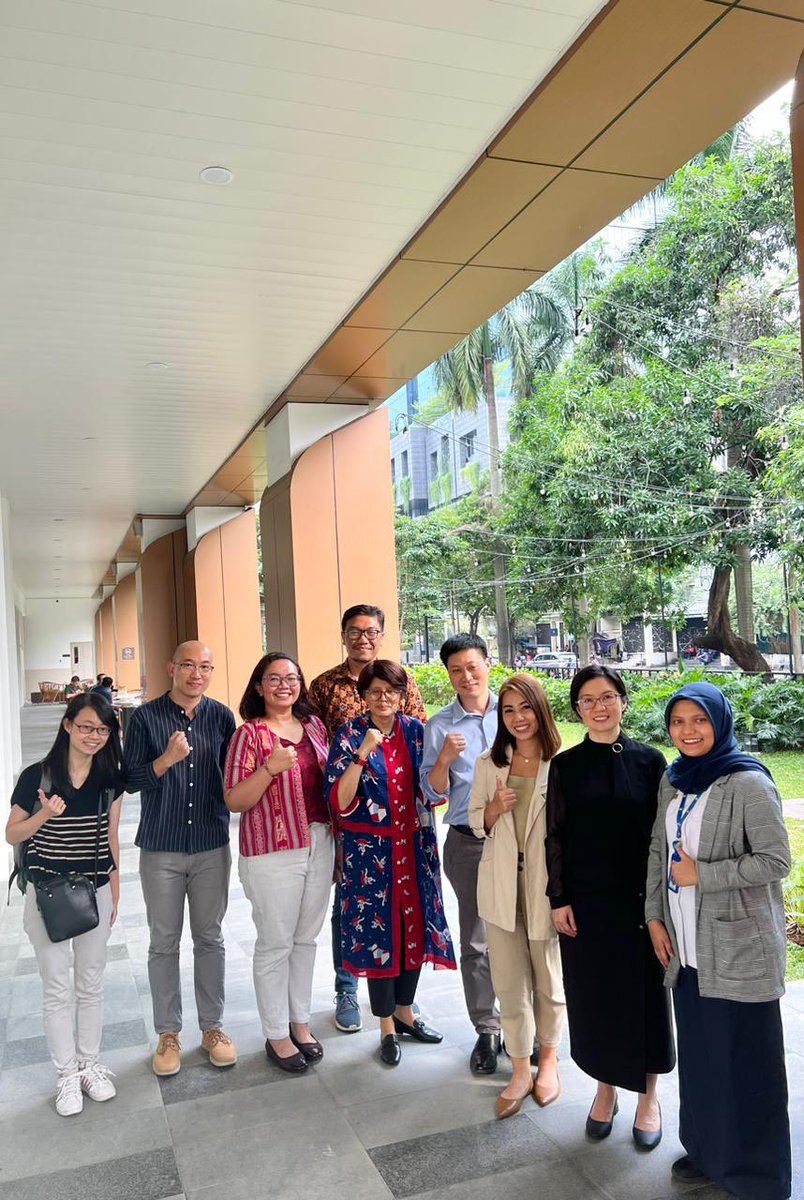 estiaraellizar's tweet photo. What a productive meeting with the newly partners of @iRAPSavingLives @SR4Schools: the #PrudenceFoundation and team @prudentialplc @PlanIndonesia @PlanAsiaPacific 🙌
Thank you @greg_smith_321 and @rafaelacesm for having me! Happy to share my @GlobalRSLC Fellowship project in 🇮🇩 https://t.co/GeKdZQbspL