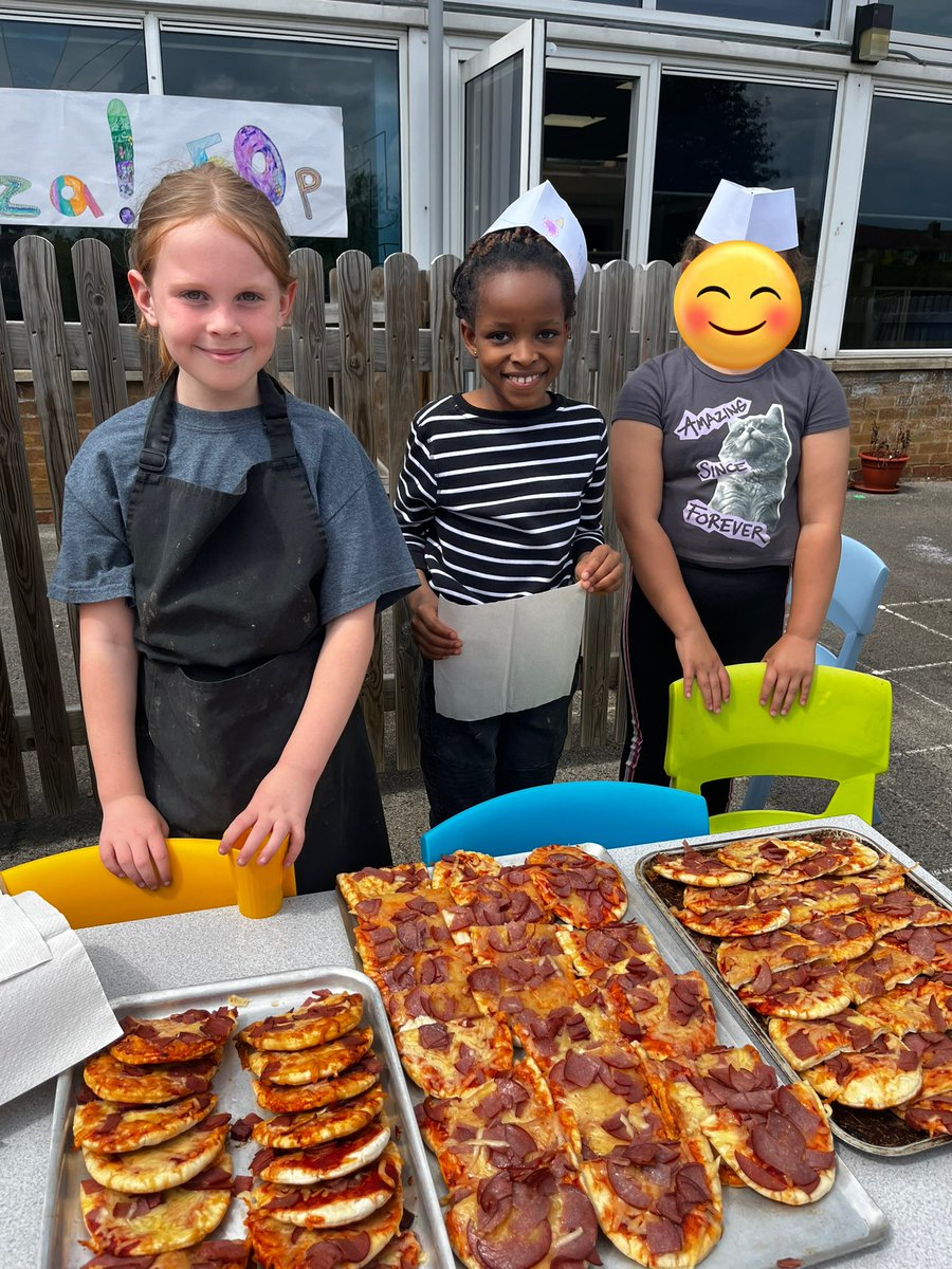 Selling our pizzas made by our pizza chefs 🍕 #AD2023 <a href="/d_khpa/">KHPAMissD</a>
