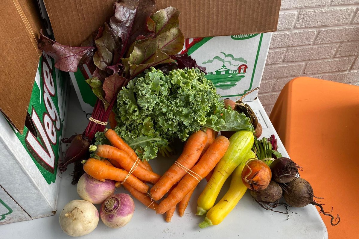 uccnewark_'s tweet photo. Thank you @CityBloom87 for your donation to our Monthly Food Distribution. The clients were thrilled to receive fresh produce!
#UCCCares #UCCNewark #FreshProduce #Food #FoodDistribution #Fresh #Newark #Resources #Community #GivingBack #Nonprofit https://t.co/uJkHeMVxwJ