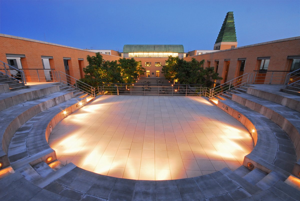 ConferenceSBS's tweet image. 🌕 simply stunning 🌕 

#oxfordmeetings #oxfordmeetingspace #conferences #lectures #oxfordsbs #oxfordevents #roofterrace #oxfordviews