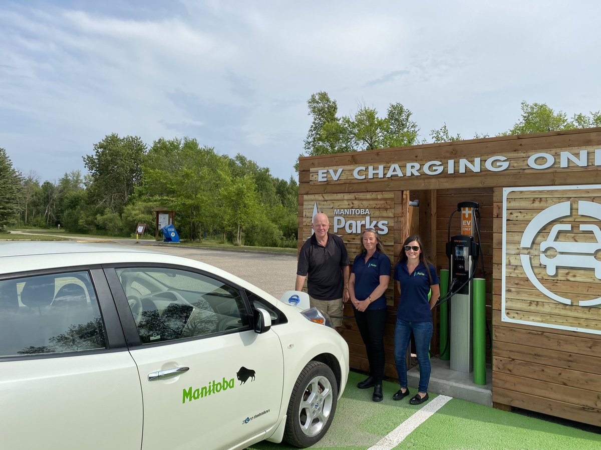 Thank you to Kathleen and Melissa from @MBGovParks for showing me the station and how it works. I even got to “fill up” the parks own electric vehicle! 2/2